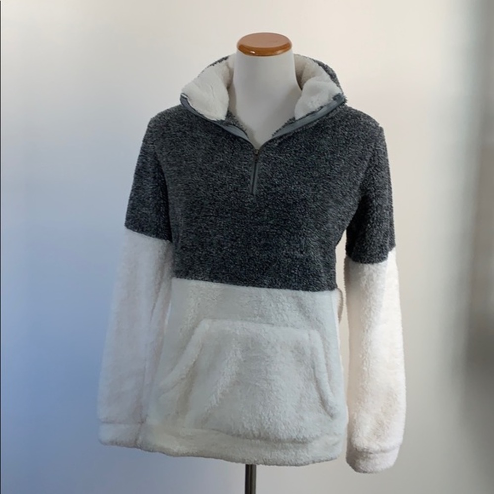 Fleece‎ pullover size small